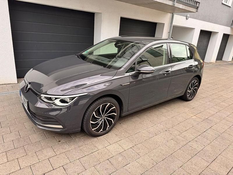Grau Gebraucht 2020 VW Golf VII Style Limousine | 22.990 € (Etwas zu teuer) - Bild 1/4