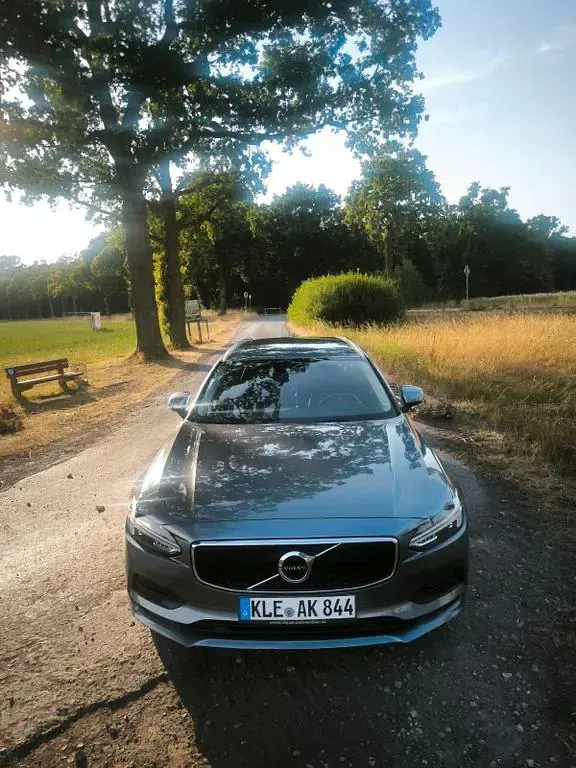 Gebraucht Volvo V90 Momentum 150 PS (110 kW) 2018 Grau Kombi