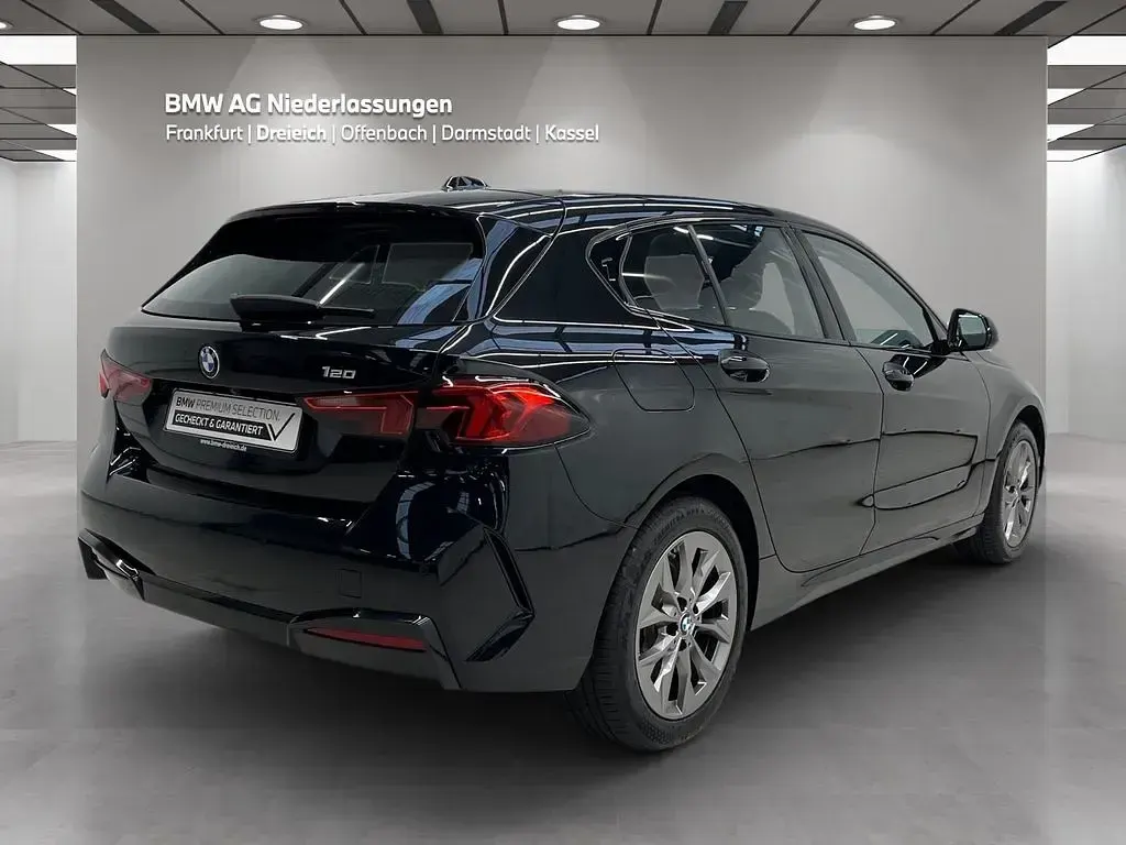 Używany BMW 120 Shadowline 156 KM (114 kW) 2025 Czarny Hatchback