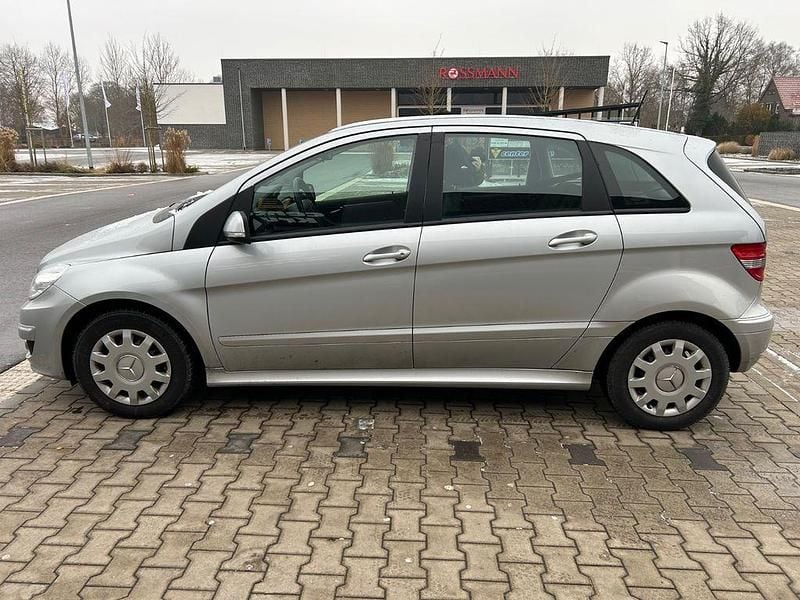 Silber Gebraucht 2009 Mercedes 170 Van / Kleinbus | 4.444 € (Guter Preis) - Bild 1/4