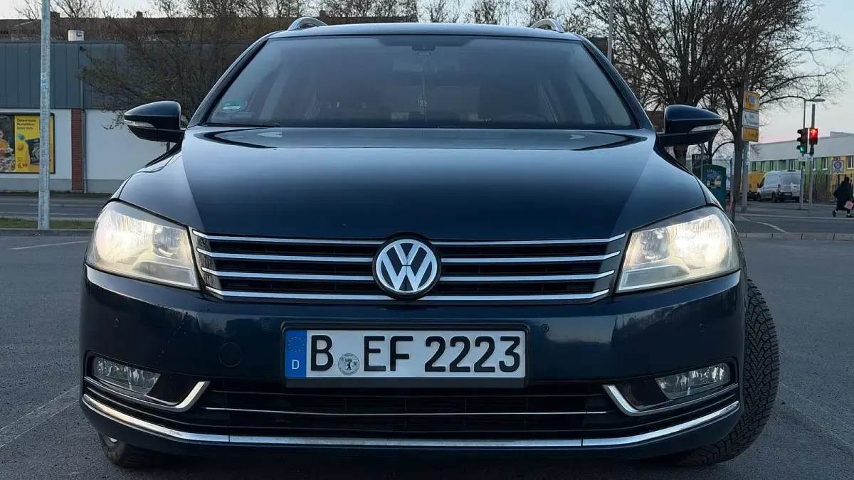 Gebraucht VW Passat 140 PS (102 kW) 2012 Blau Kombi