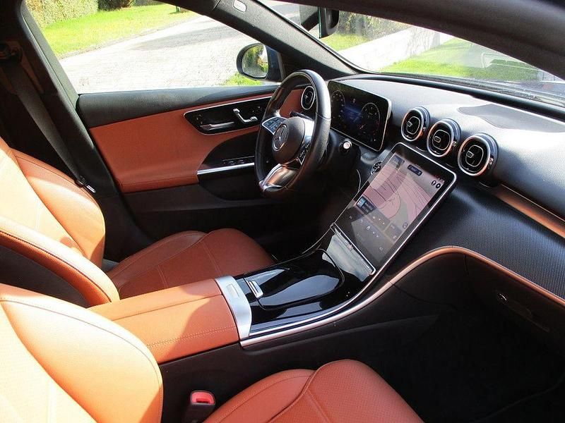 Gebraucht Mercedes C200 Avantgarde 163 PS (119 kW) 2023 Blau Limousine