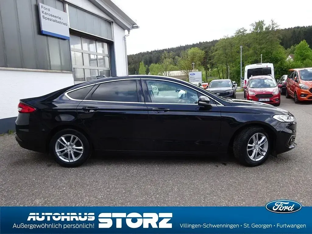 Gebraucht Ford Mondeo Titanium 140 PS (102 kW) 2021 Schwarz Limousine