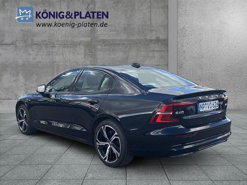 Gebraucht Volvo S60 Plus 197 PS (144 kW) 2023 Onyx black (schwarz) Limousine