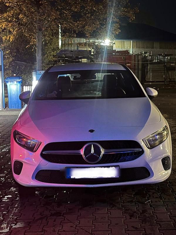 Weiß Gebraucht 2020 Mercedes A220 Limousine | 20.500 € (Fairer Preis) - Bild 1/4