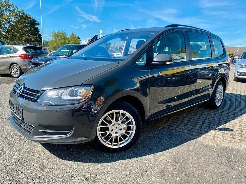 Grau Gebraucht 2011 VW Sharan Trendline Van / Kleinbus | 12.790 € (Fairer Preis) - Bild 1/4