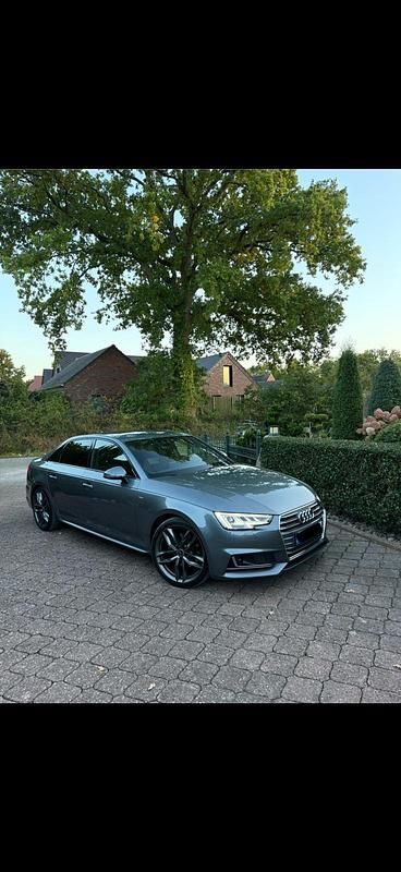 Gebraucht Audi A4 Ambiente 190 PS (139 kW) 2017 Grau Limousine