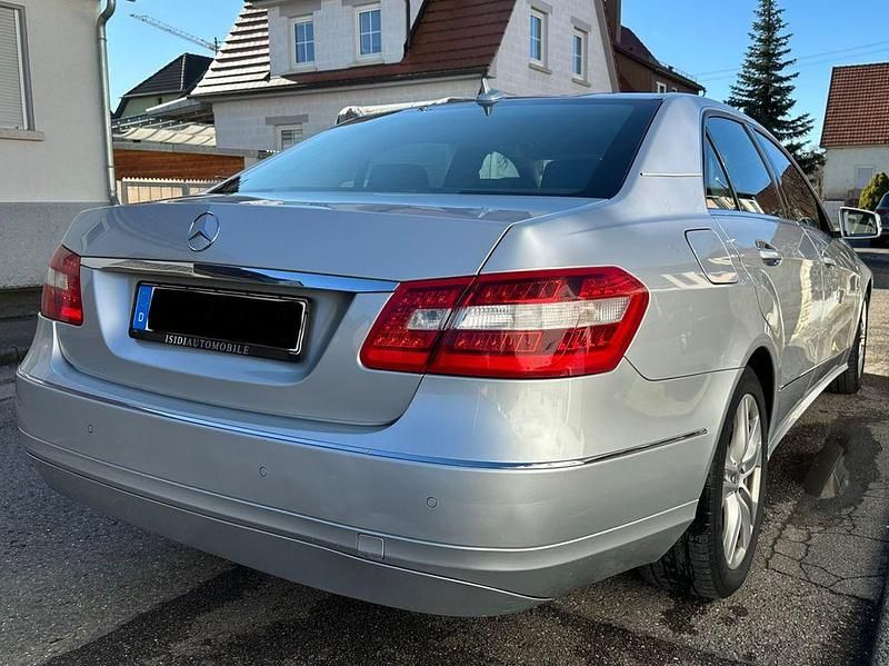 Gebraucht Mercedes E200 Elegance 136 PS (100 kW) 2011 Silber Limousine