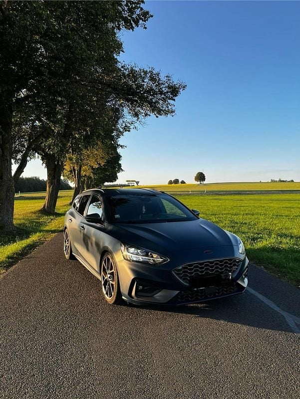 Schwarz Gebraucht 2019 Ford Focus ST Kombi | 17.999 € (Superpreis) - Bild 1/4