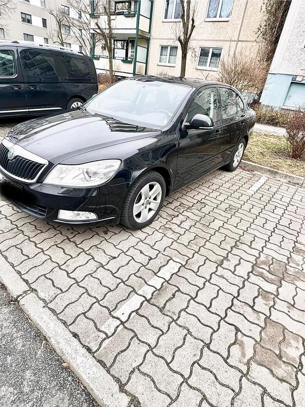 Gebraucht Skoda Octavia 122 PS (89 kW) 2011 Schwarz Kombi