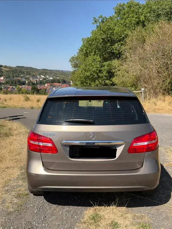 Gebraucht Mercedes B200 156 PS (114 kW) 2012 Grau Kleinwagen