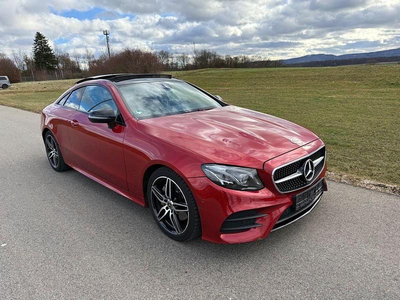 Rot Gebraucht 2017 Mercedes E220 Night | 27.999 € (Fairer Preis) - Bild 1/4
