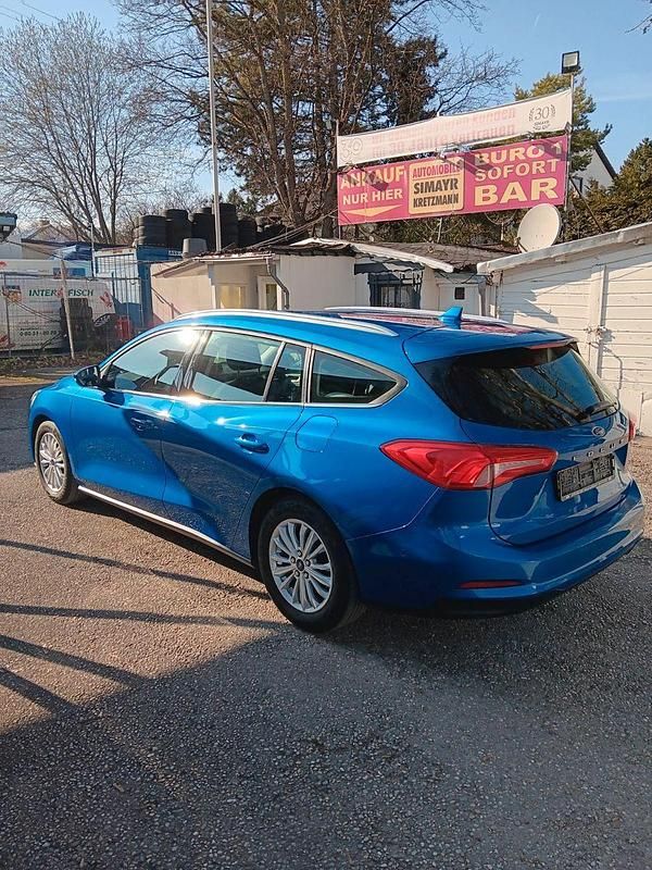 Gebraucht Ford Focus Titanium 120 PS (88 kW) 2019 Blau Kombi