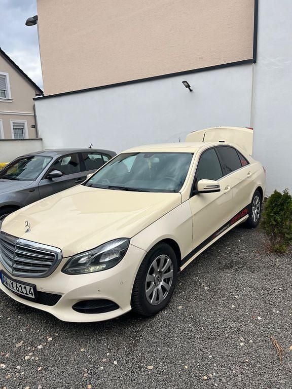 Beige Gebraucht 2015 Mercedes E200 Limousine | 5.600 € (Fairer Preis) - Bild 1/4
