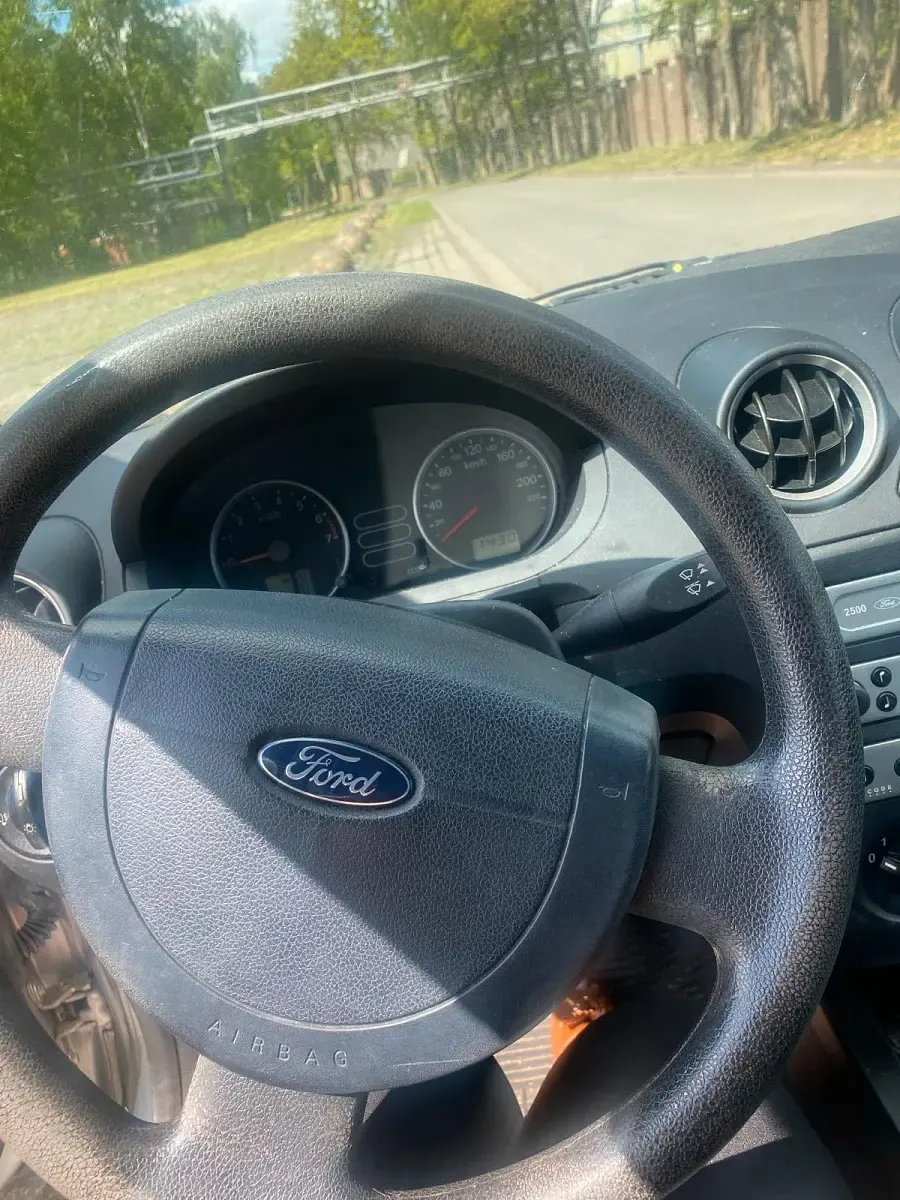 Gebraucht Ford Fiesta 69 PS (50 kW) 2005 Grau Kleinwagen