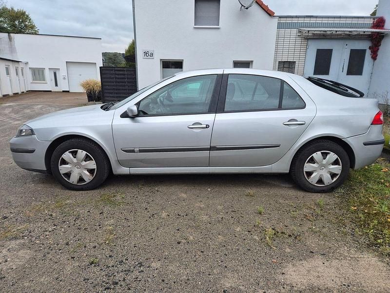 Silber Gebraucht 2007 Renault Laguna III Authentique Limousine | 1.500 € - Bild 1/4