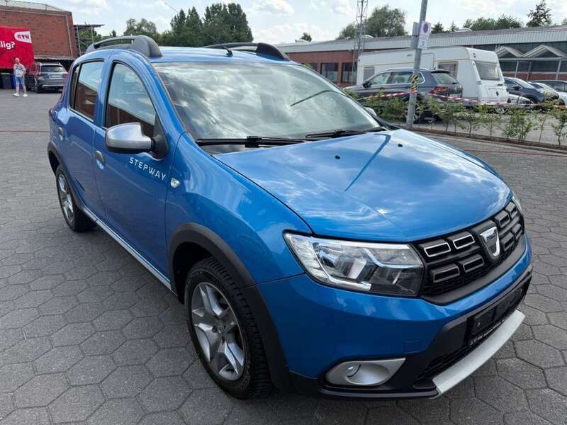 Blau sky Gebraucht 2017 Dacia Sandero Prestige Kleinwagen | 9.990 € (Fairer Preis) - Bild 1/4