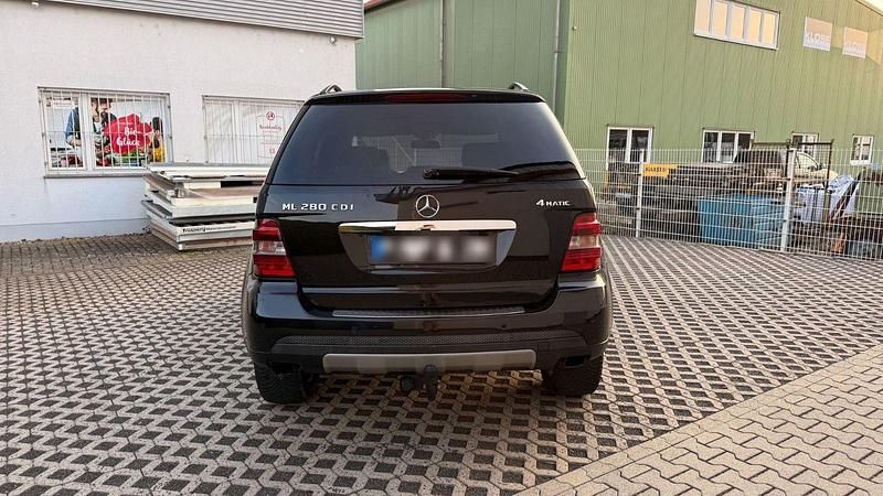 Gebraucht Mercedes ML280 190 PS (139 kW) 2008 Schwarz SUV
