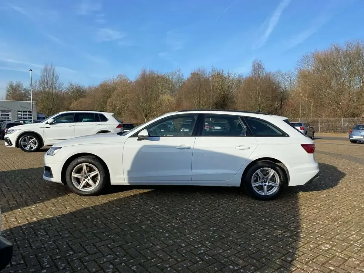 Gebraucht Audi A4 Basis 163 PS (119 kW) 2022 Weiß Kombi