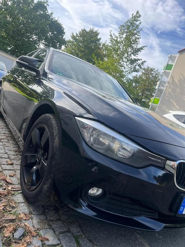 Schwarz Gebraucht 2013 BMW 320 Limousine | 9.200 € (Guter Preis) - Bild 1/4
