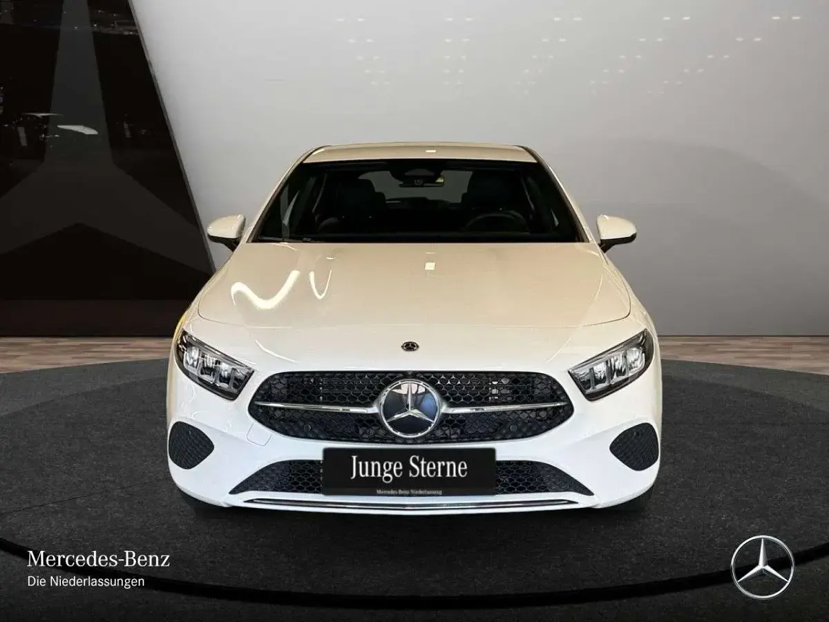 Gebraucht Mercedes A250 Progressive 163 PS (119 kW) 2025 Weiß Limousine