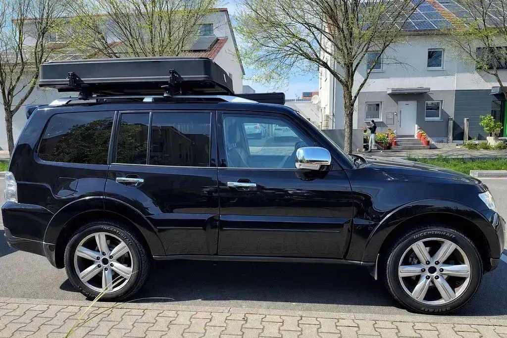 Gebraucht Mitsubishi Pajero Intense 170 PS (125 kW) 2008 Schwarz SUV