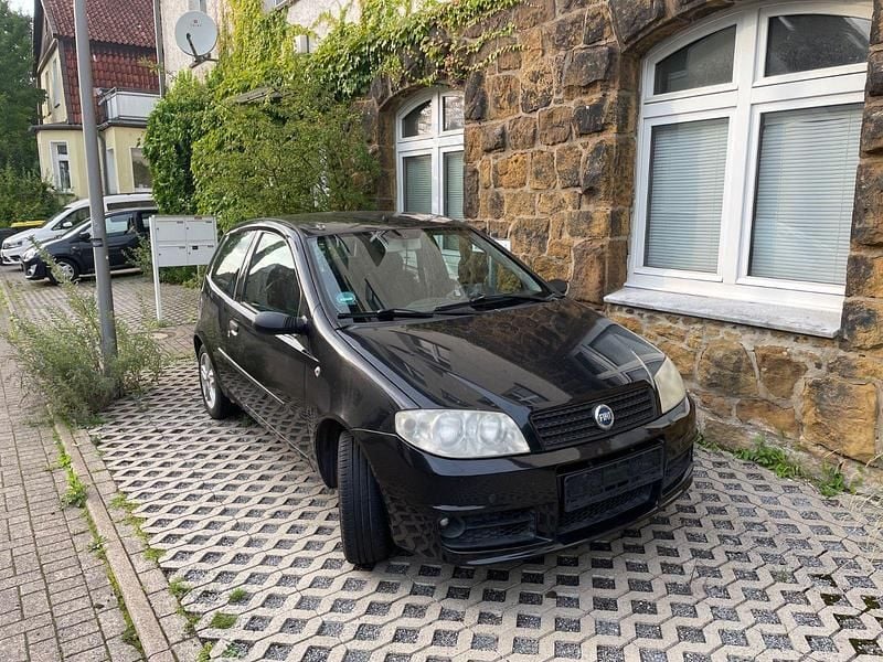 Schwarz Gebraucht 2005 Fiat Punto Dynamic Kleinwagen | 600 € - Bild 1/4