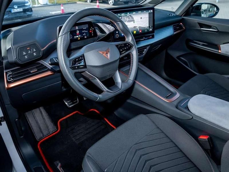 Gebraucht Cupra Born 150 kW (204 PS) 2023 Glacial white metallic Kleinwagen