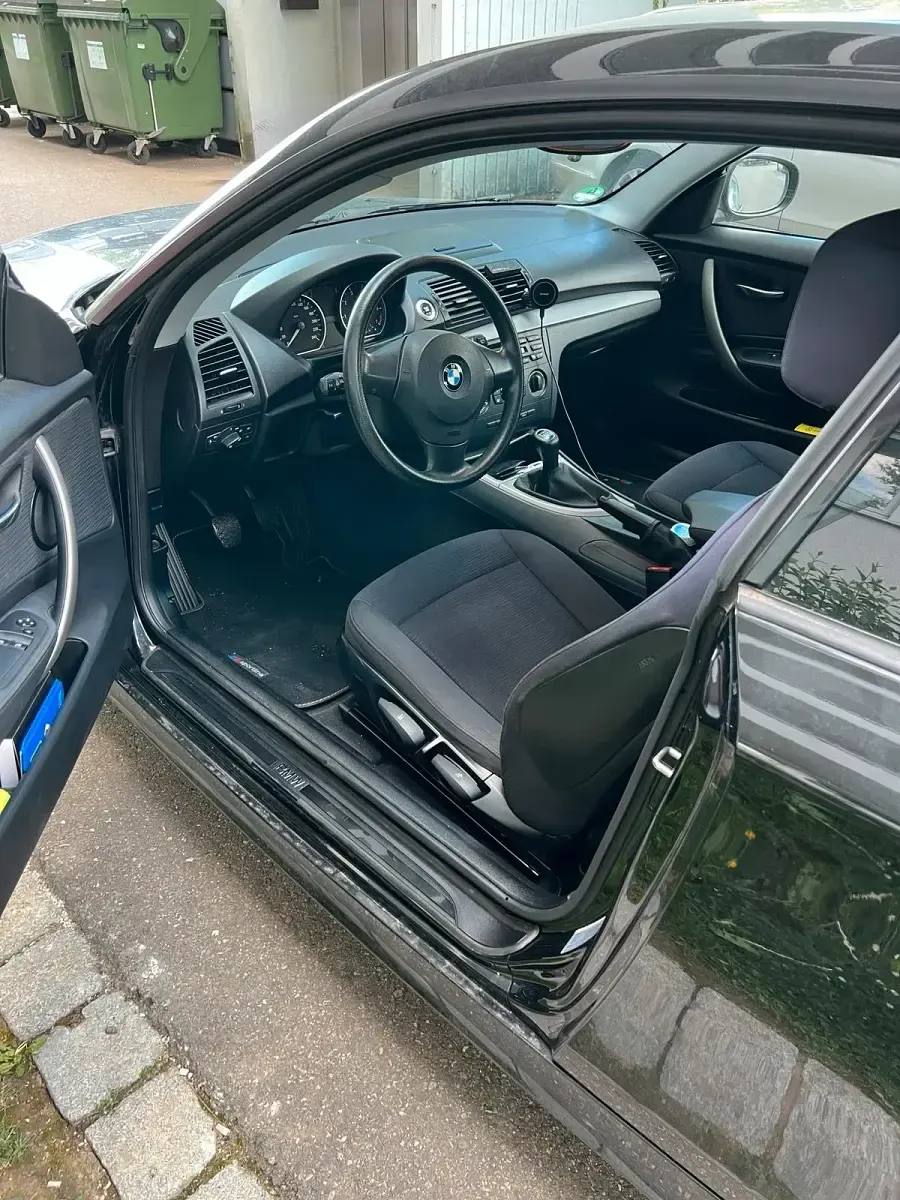 Gebraucht BMW 116 122 PS (89 kW) 2010 Schwarz Kleinwagen