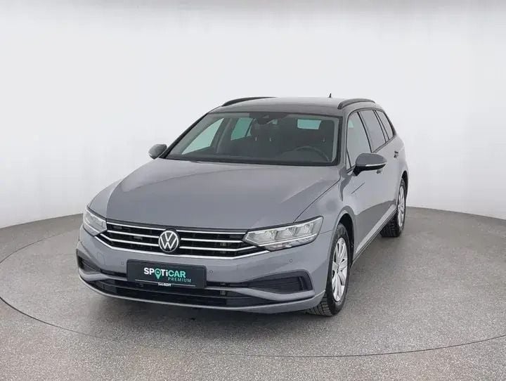 Gebraucht VW Passat Basis 150 PS (110 kW) 2022 Grau Kombi