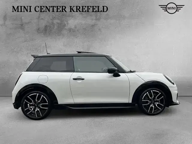 Używany Mini John Cooper Works 204 KM (150 kW) 2024 Biały Hatchback