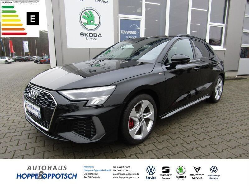Mythosschwarz (metallic) Gebraucht 2024 Audi A3 Sportback S-Line Kleinwagen | 36.995 € (Fairer Preis) - Bild 1/4