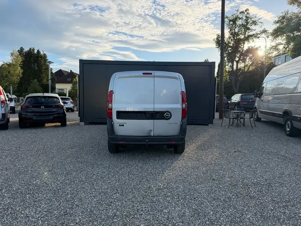 Gebraucht Opel Combo 105 PS (77 kW) 2012 Silber Van / Kleinbus