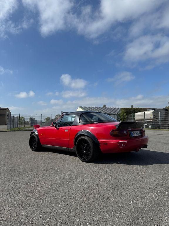 Second-hand Mazda MX5 116 CP (85 kW) 1993 Roșu Cabrio