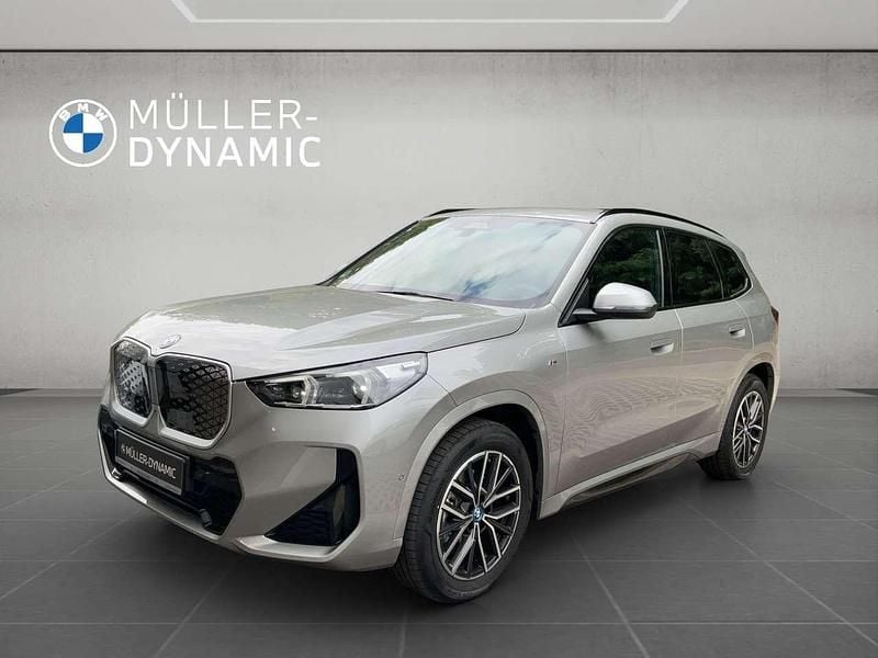 Spacesilber metallic Gebraucht 2025 BMW iX1 Luxury Line SUV | 46.990 € (Guter Preis) - Bild 1/4