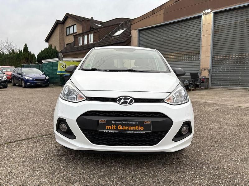 Gebraucht Hyundai i10 Basis 67 PS (49 kW) 2016 Weiß Kleinwagen
