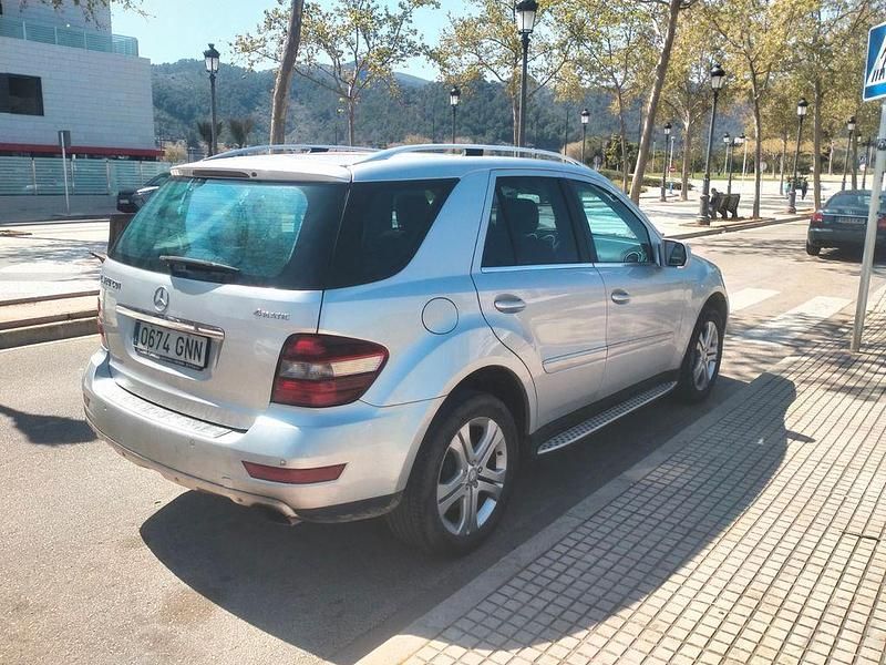 Gebraucht Mercedes ML320 224 PS (164 kW) 2009 Silber SUV