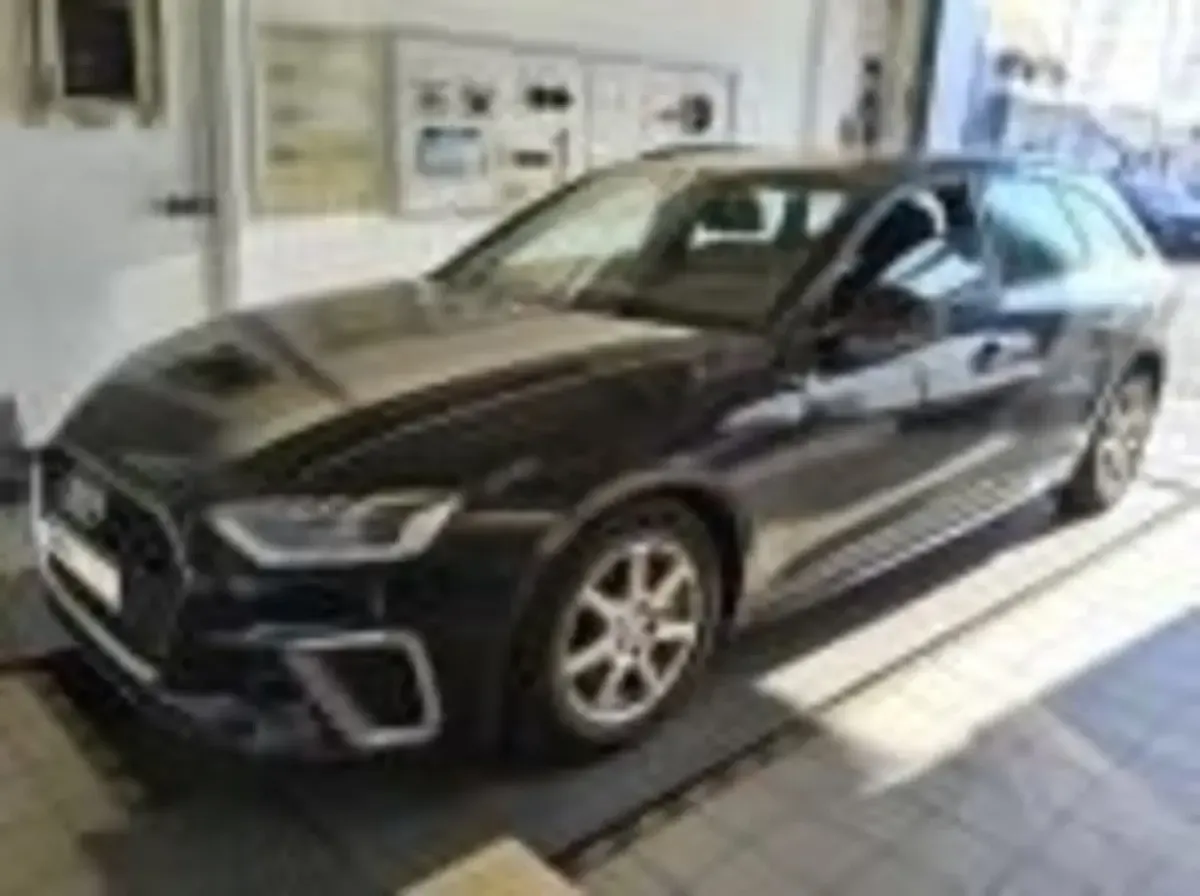 Gebraucht Audi A4 S-Line 204 PS (150 kW) 2022 Mythosschwarz Kombi