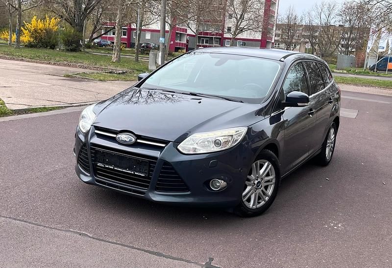 Gebraucht Ford Focus 140 PS (102 kW) 2013 Grau Kombi
