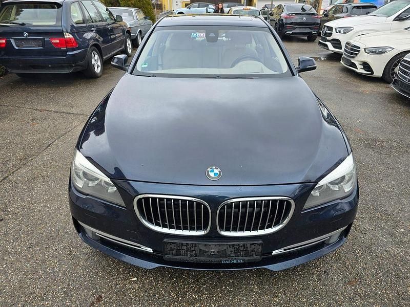 Gebraucht BMW 730 Sport Line 258 PS (189 kW) 2012 Blau Limousine