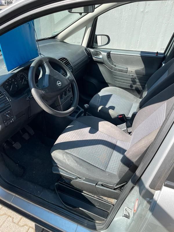 Gebraucht Opel Zafira 125 PS (91 kW) 2005 Silber Van / Kleinbus