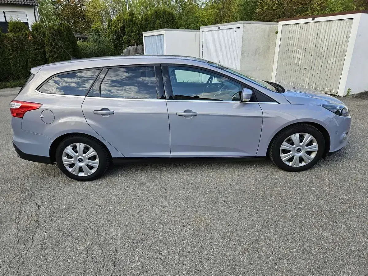 Gebraucht Ford Focus SYNC Edition 125 PS (91 kW) 2014 Grau Kombi