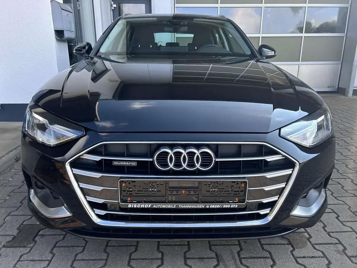 Używany Audi A4 Advanced 204 KM (150 kW) 2023 Czarny Kombi