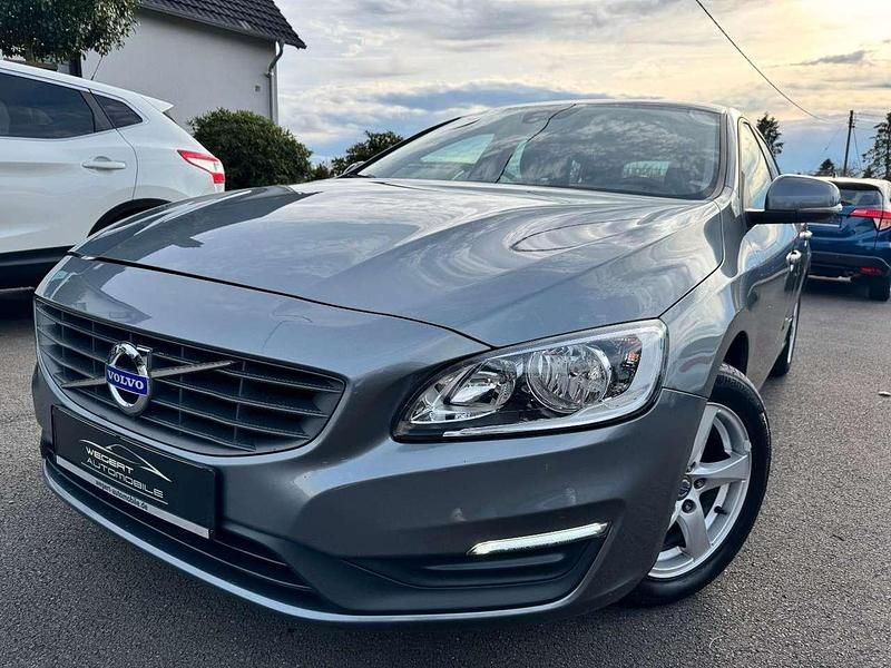 Grau Gebraucht 2016 Volvo V60 Business Edition Kombi | 11.997 € (Guter Preis) - Bild 1/4