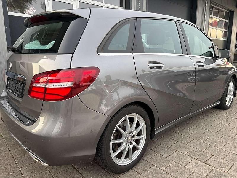 Gebraucht Mercedes B220 177 PS (130 kW) 2016 Grau Van / Kleinbus