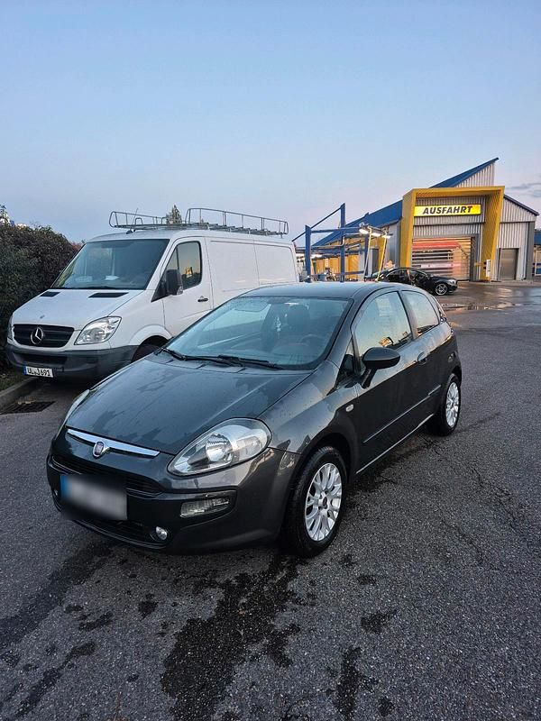 Grau Gebraucht 2011 Fiat Punto Evo Kleinwagen | 2.700 € (Fairer Preis) - Bild 1/4