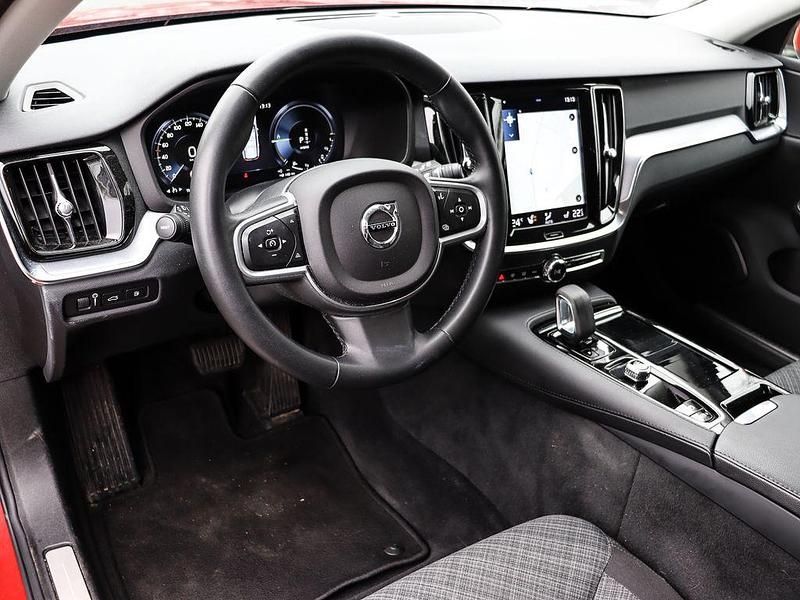 Gebraucht Volvo V60 Core 398 PS (292 kW) 2022 Rot Kombi