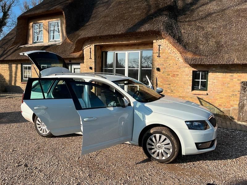 Gebraucht Skoda Octavia 150 PS (110 kW) 2016 Weiß Kleinwagen