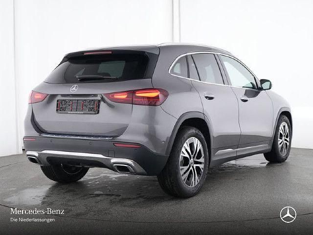 Grau Gebraucht 2024 Mercedes GLA200 Advanced SUV | 40.990 € (Fairer Preis) - Bild 1/4