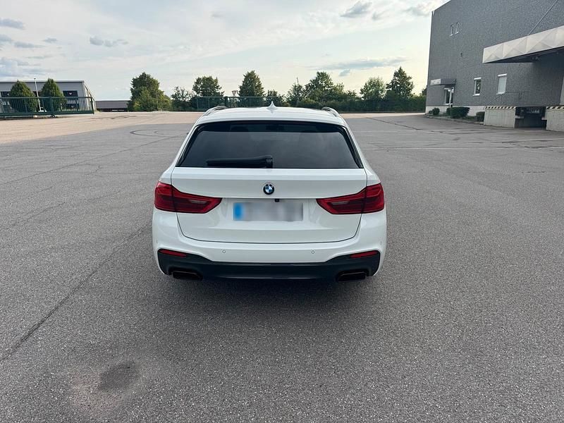 Gebraucht BMW 550 400 PS (294 kW) 2019 Weiß Kombi